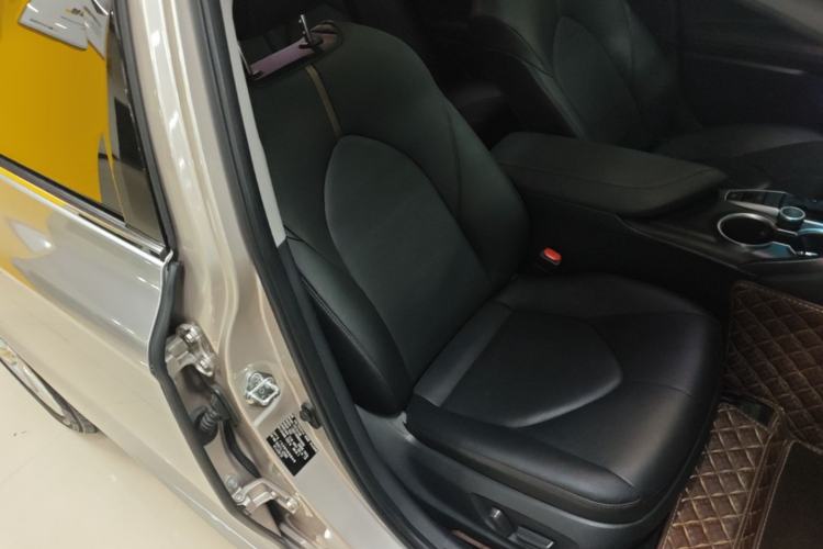 Used Toyota Camry 2021 2.0G Luxury Edition Right Front Seat