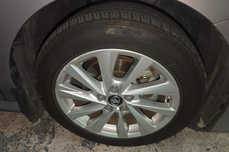 Used Toyota Camry 2021 2.0G Luxury Edition Right Front Wheel Hub