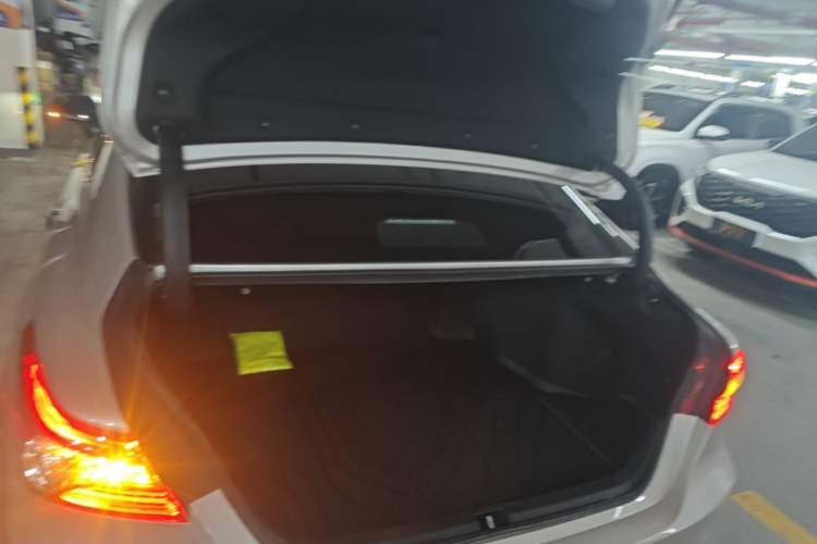 Used Toyota Camry 2021 2.5G Luxury Edition Trunk