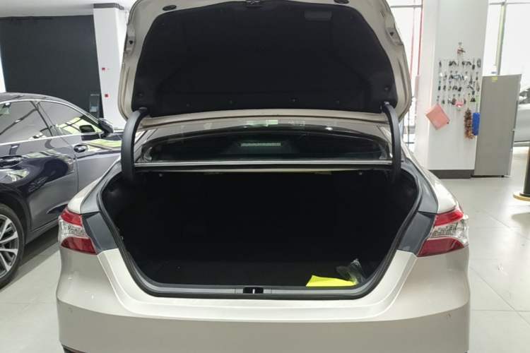Used Toyota Camry 2021 2.0G Luxury Edition Trunk