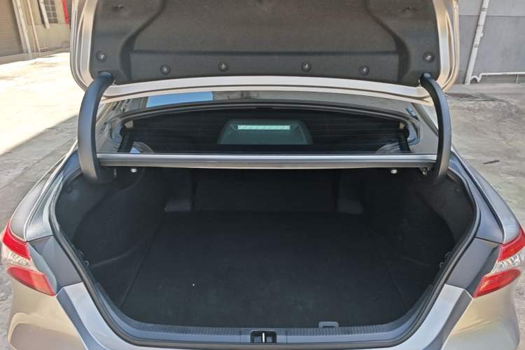 Used Toyota Camry 2021 2.0G Luxury Edition Trunk
