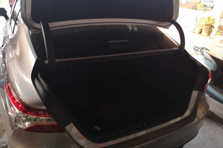 Used Toyota Camry 2021 2.5G Luxury Edition Trunk