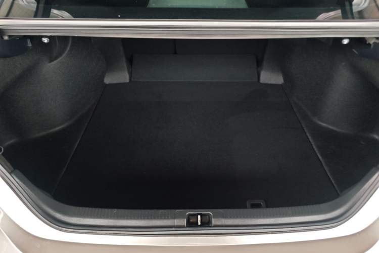 Used Toyota Camry 2021 2.0G Luxury Edition Trunk