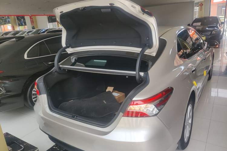 Used Toyota Camry 2021 2.0G Luxury Edition Trunk