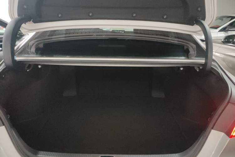 Used Toyota Camry 2021 2.0G Luxury Edition Trunk