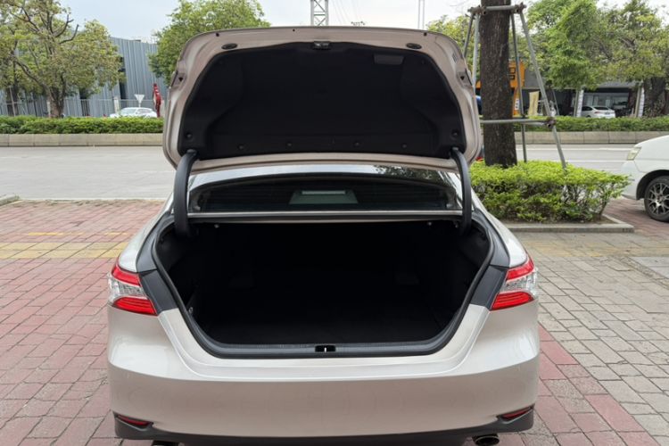 Used Toyota Camry 2021 2.0G Luxury Edition Trunk