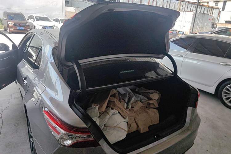 Used Toyota Camry 2021 2.5G Luxury Edition Trunk