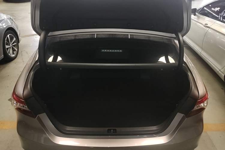 Used Toyota Camry 2021 2.0G Luxury Edition Trunk