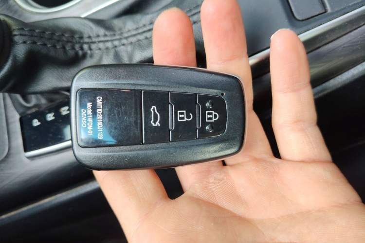 Used Toyota Camry 2021 2.0G Luxury Edition Vehicle Key