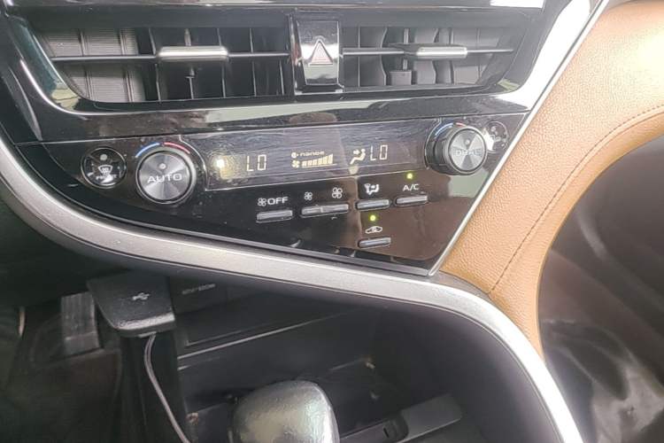 Used Toyota Camry 2021 2.5G Luxury Edition Audio And AC Panel