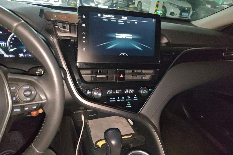 Used Toyota Camry 2021 Dual-Motor 2.5HG Luxury Edition Audio And AC Panel