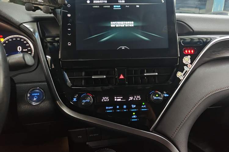 Used Toyota Camry 2021 Dual-Motor 2.5HG Luxury Edition Audio And AC Panel