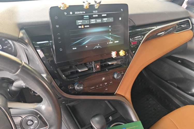 Used Toyota Camry 2021 Dual-Motor 2.5HG Luxury Edition Audio And AC Panel