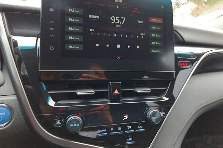 Used Toyota Camry 2021 Dual-Motor 2.5HG Luxury Edition Audio And AC Panel