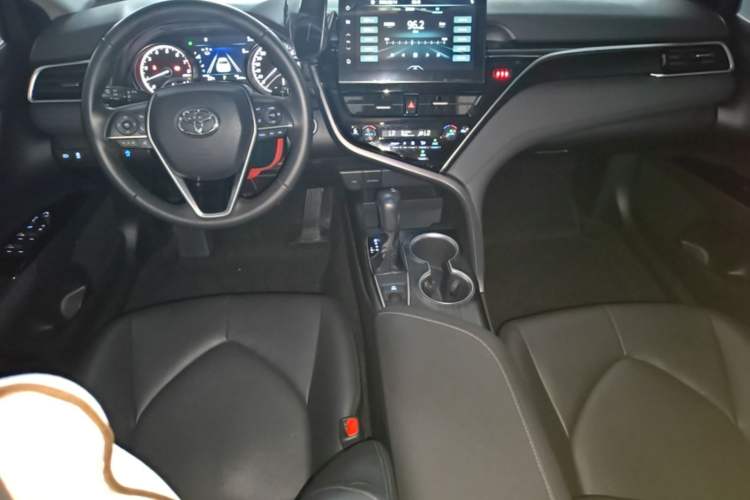 Used Toyota Camry 2021 2.0G Luxury Edition Center Console