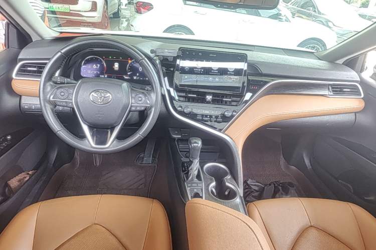 Used Toyota Camry 2021 2.5G Luxury Edition Center Console