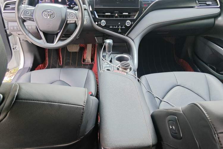 Used Toyota Camry 2021 2.5G Luxury Edition Center Console