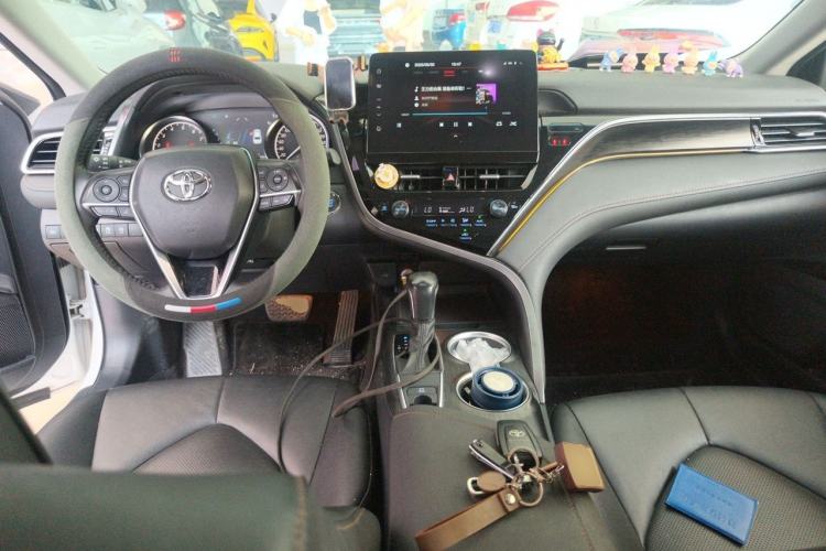 Used Toyota Camry 2021 2.0G Luxury Edition Center Console