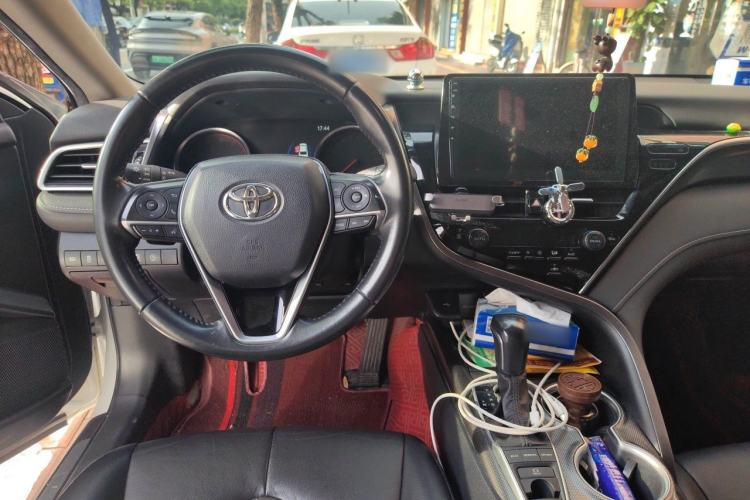 Used Toyota Camry 2021 2.0G Luxury Edition Center Console