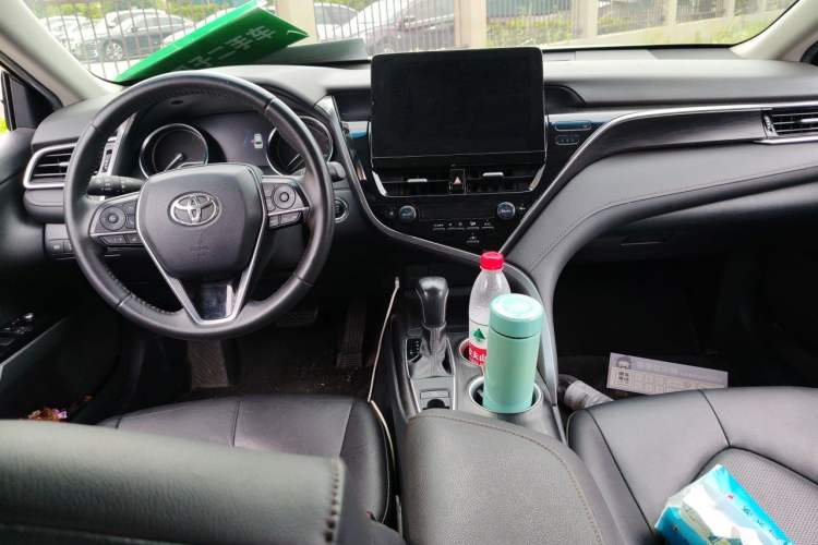 Used Toyota Camry 2021 2.0G Luxury Edition Center Console