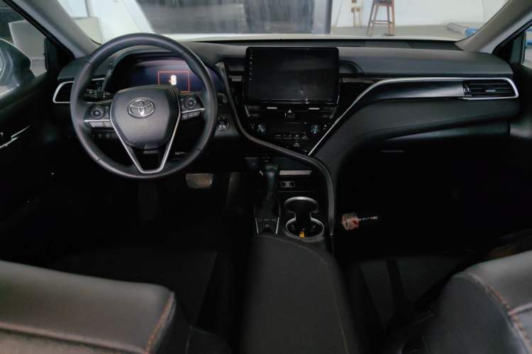 Used Toyota Camry 2021 2.5G Luxury Edition Center Console
