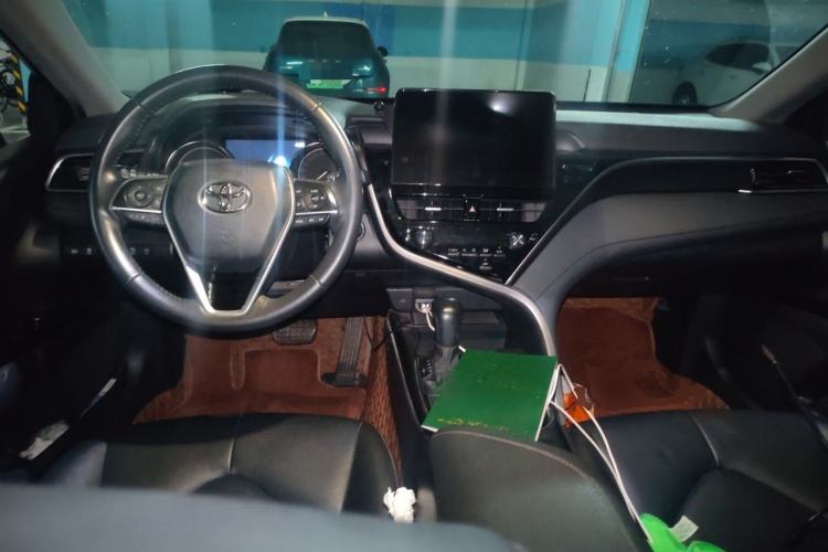 Used Toyota Camry 2021 2.0G Luxury Edition Center Console