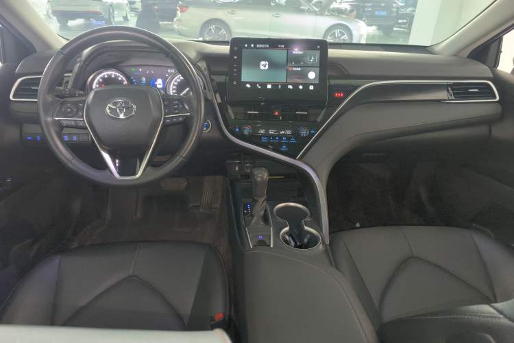Used Toyota Camry 2021 2.0G Luxury Edition Center Console
