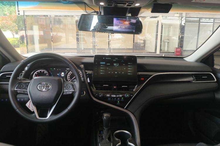Used Toyota Camry 2021 2.0G Luxury Edition Center Console