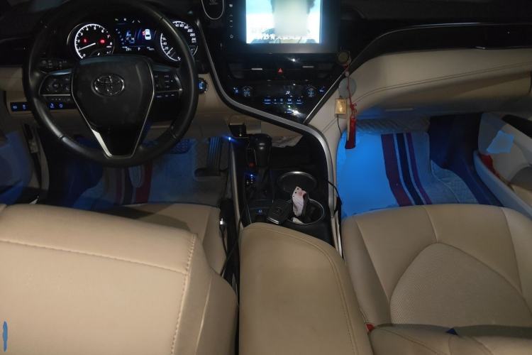 Used Toyota Camry 2021 2.0G Luxury Edition Center Console