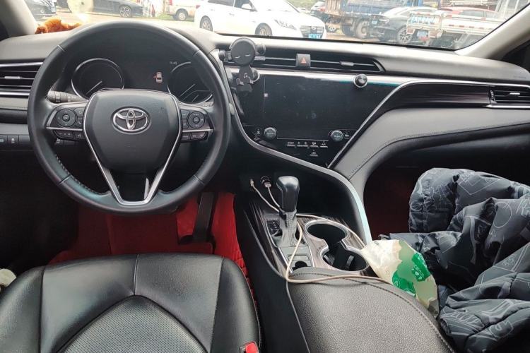 Used Toyota Camry 2021 2.0G Luxury Edition Center Console