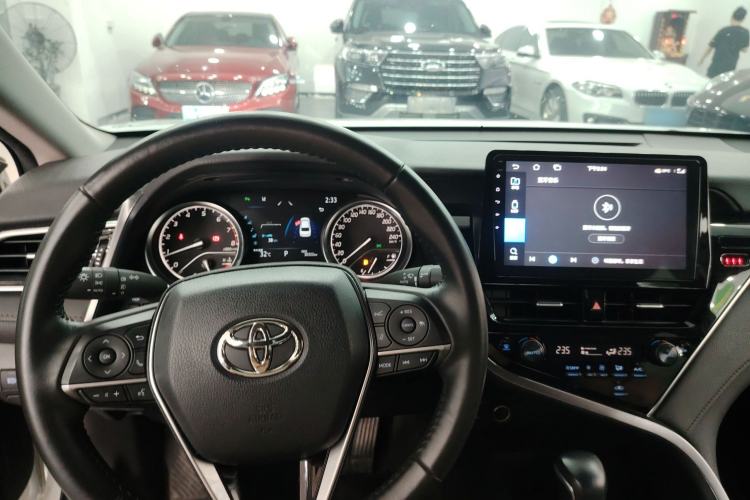 Used Toyota Camry 2021 2.0G Luxury Edition Center Console