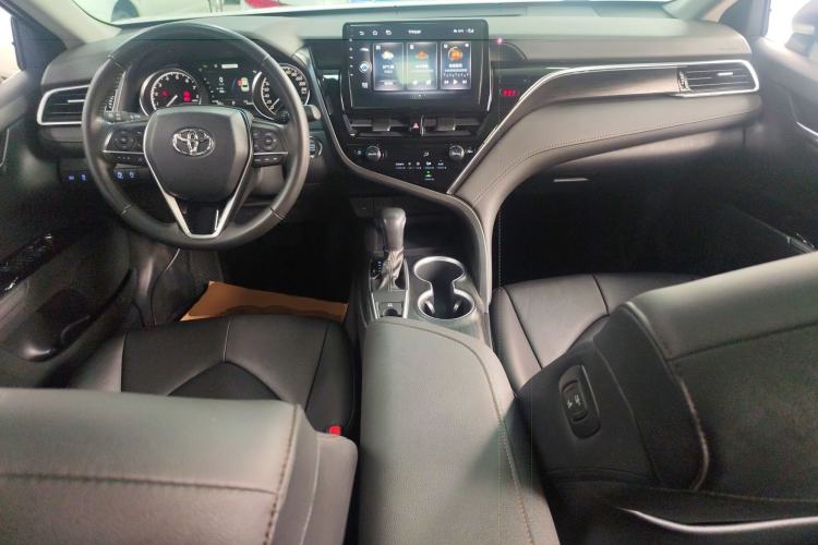 Used Toyota Camry 2021 2.0G Luxury Edition Center Console