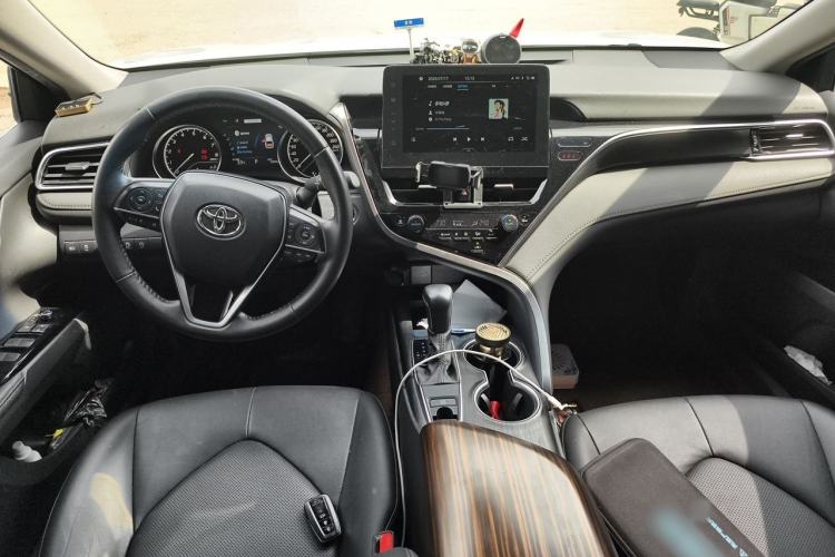 Used Toyota Camry 2021 2.0G Luxury Edition Center Console