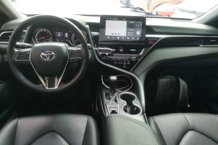 Used Toyota Camry 2021 2.0G Luxury Edition Center Console