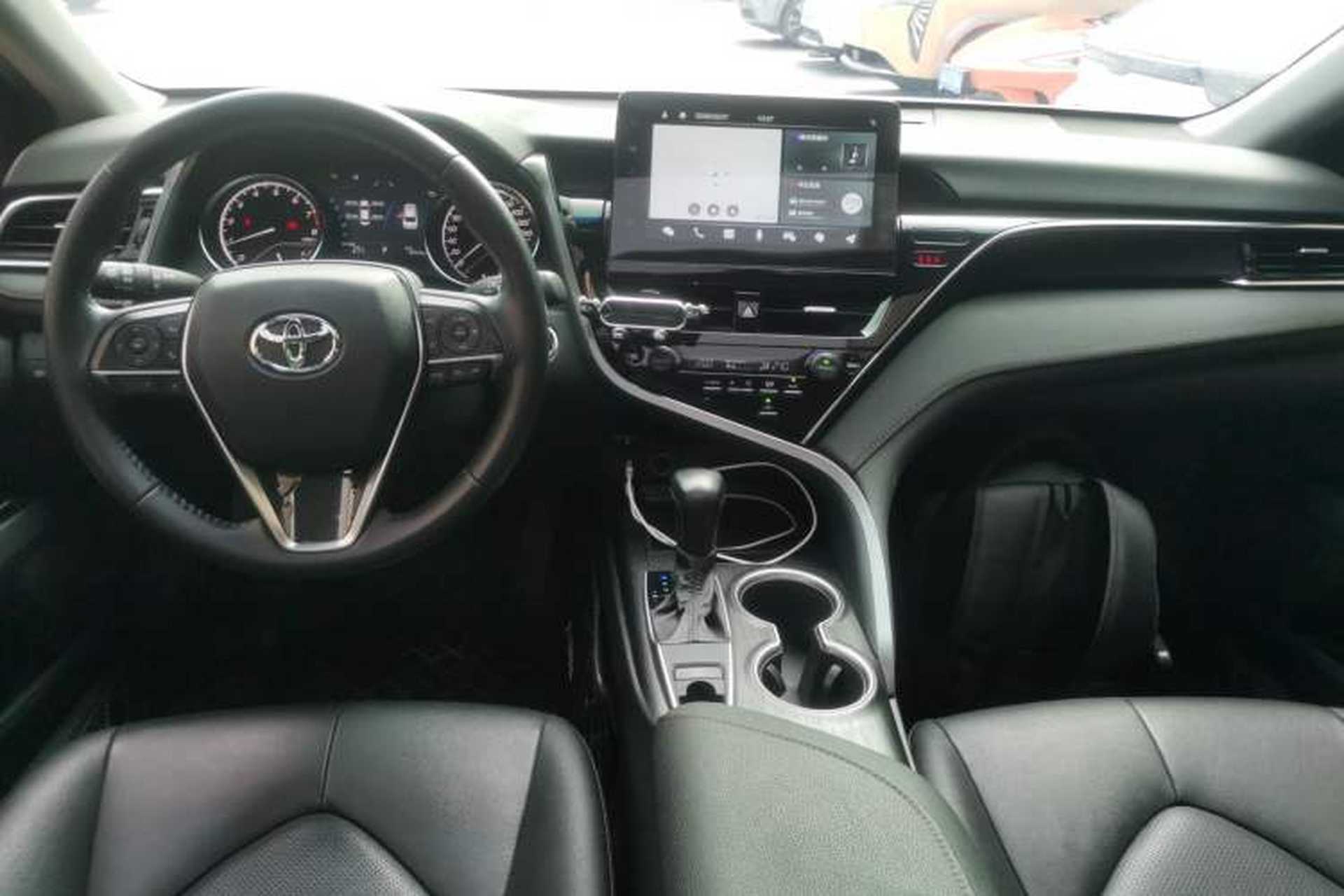 Used Toyota Camry 2021 2.0G Luxury Edition Center Console