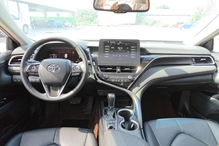 Used Toyota Camry 2021 2.5G Luxury Edition Center Console