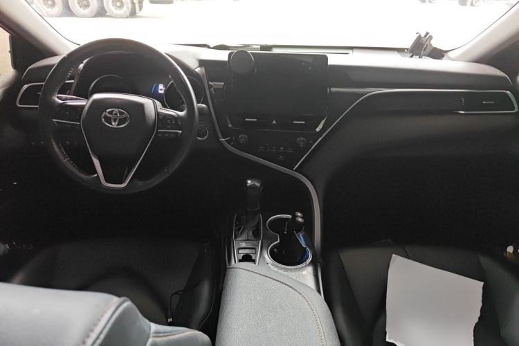 Used Toyota Camry 2021 2.0G Luxury Edition Center Console