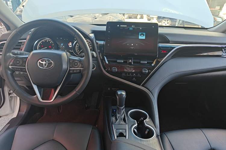 Used Toyota Camry 2021 2.0G Luxury Edition Center Console