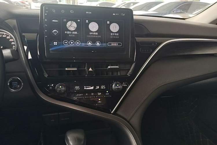 Used Toyota Camry 2021 2.0G Luxury Edition Center Console