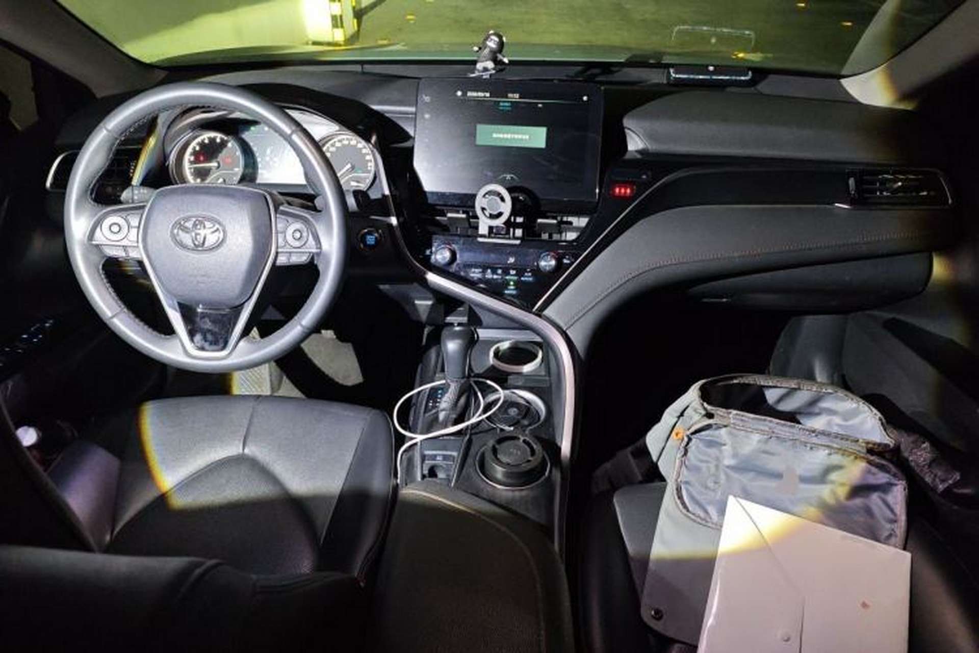 Used Toyota Camry 2021 2.0G Luxury Edition Center Console