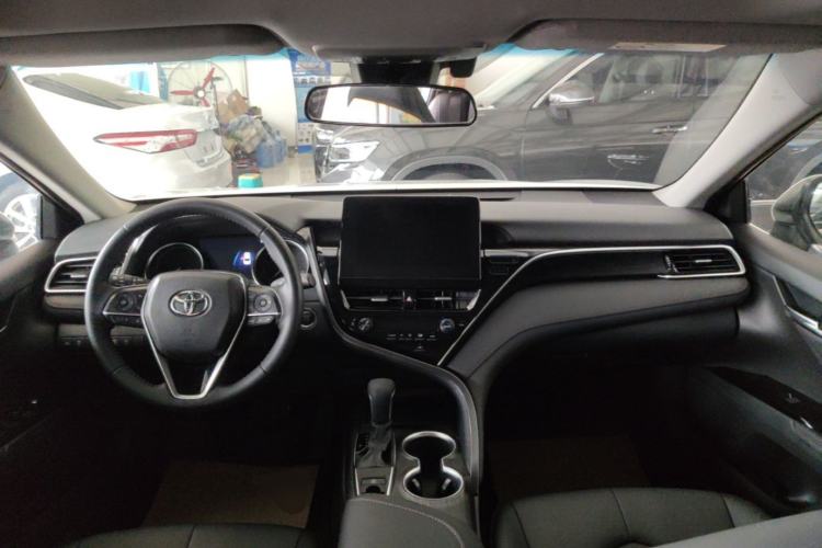 Used Toyota Camry 2021 2.0G Luxury Edition Center Console