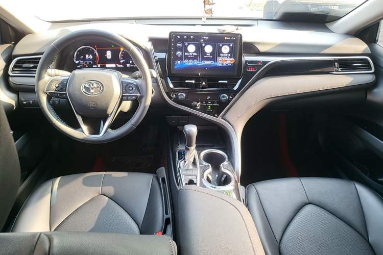Used Toyota Camry 2021 2.5G Luxury Edition Center Console