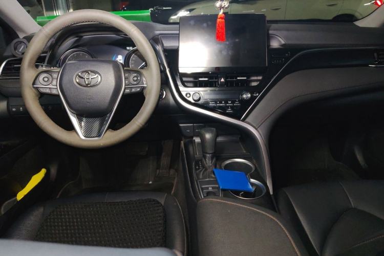 Used Toyota Camry 2021 2.0G Luxury Edition Center Console