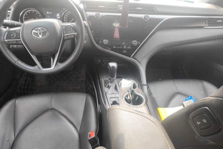 Used Toyota Camry 2021 2.5G Luxury Edition Center Console