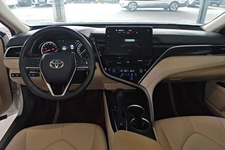 Used Toyota Camry 2021 2.0G Luxury Edition Center Console