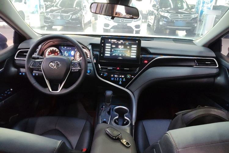 Used Toyota Camry 2021 2.0G Luxury Edition Center Console