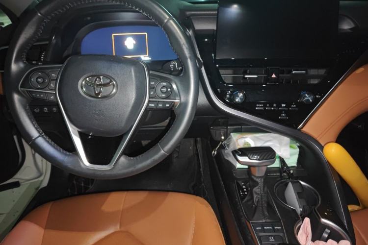 Used Toyota Camry 2021 2.5G Luxury Edition Center Console