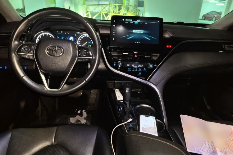 Used Toyota Camry 2021 2.0G Luxury Edition Center Console