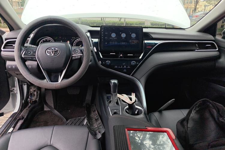 Used Toyota Camry 2021 2.0G Luxury Edition Center Console
