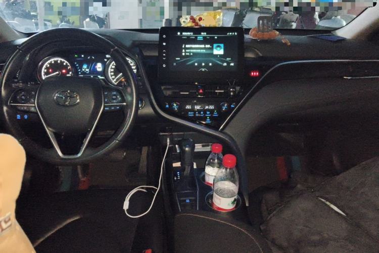Used Toyota Camry 2021 2.0G Luxury Edition Center Console